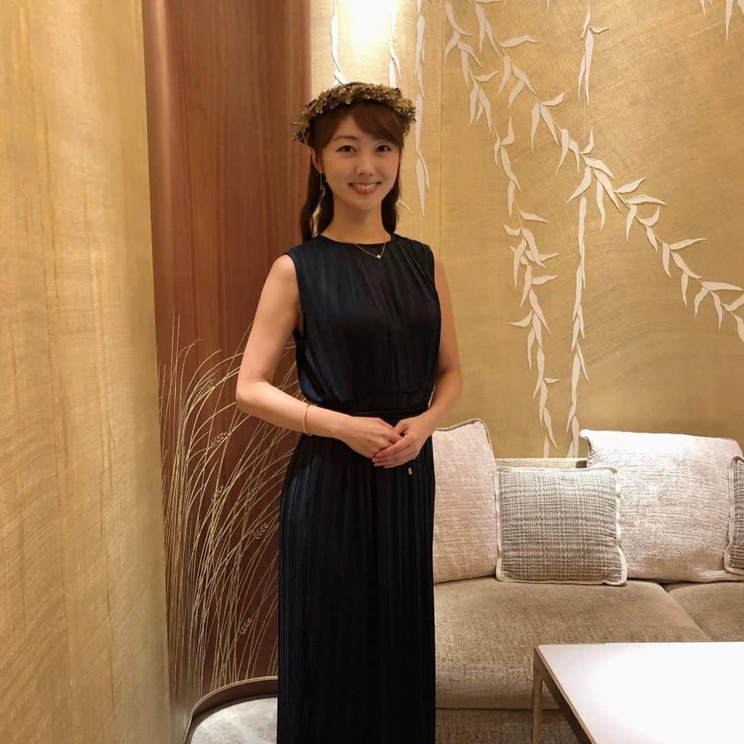 若井久美子のインスタグラム：「今年は歌い手としての活動をはじめ、司会やナレータ一としてもデビューした年でした（実は今年目標としていた事の一つでした）どちらのお仕事も努力を怠らず大切にしていきたいと思っています。 本年も皆さまには大変お世話になりました。良いお年をお迎えください✨ 来年もよろしくお願いします🐭」