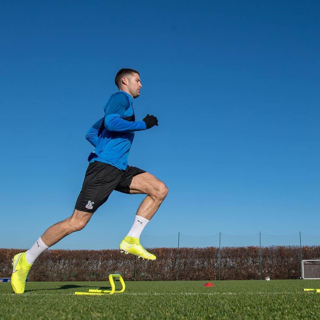 ガリー・ケーヒルのインスタグラム：「Making strides to be available as soon as possible 🏃🏻‍♂️ #cpfc #nikefootball」