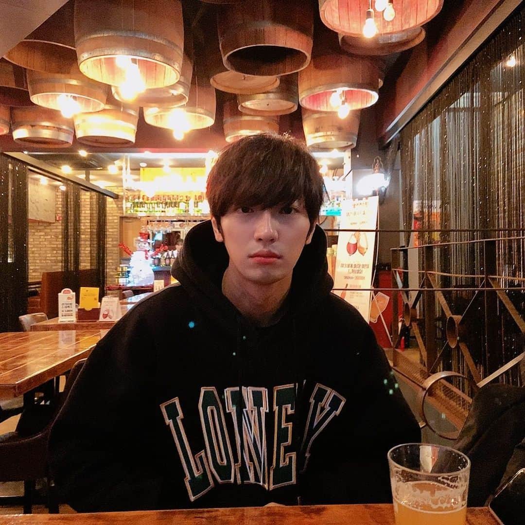 イ・サンヨプのインスタグラム：「#잘가요2019 #happynewyear2020  #나이먹기싫어싫다구 #야속한세월 #새해복많이받으셔요」