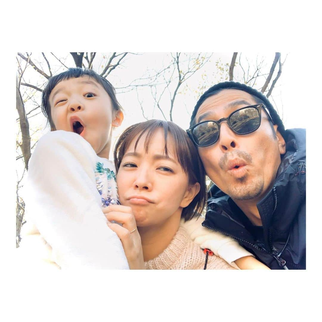 肥野竜也さんのインスタグラム写真 - (肥野竜也Instagram)「【良いお年をお迎えください】﻿ ﻿ 今年もいっぱい笑い!!いっぱい遊び!!いっぱい仕事させて頂きました!!﻿ 肥野ファミリーは、皆さんのお陰で今年も本当素敵な一年になりました🙇‍♂️✨﻿ ﻿ 感謝感謝の一年でした😆✨﻿ 皆さんありがとうございました〜﻿ 来年も宜しくお願い致します😋✨﻿ ﻿ 良いお年をお迎えください🌈﻿ 最後にふざけた顔してすみません🤣w﻿ ﻿ #肥野LIFE﻿ #肥野ファミリー﻿ #大晦日 #2019大晦日 #感謝感謝の一年﻿ #皆さんありがとうございました﻿ #良いお年をお迎えください」12月31日 19時58分 - tatsuya_hino