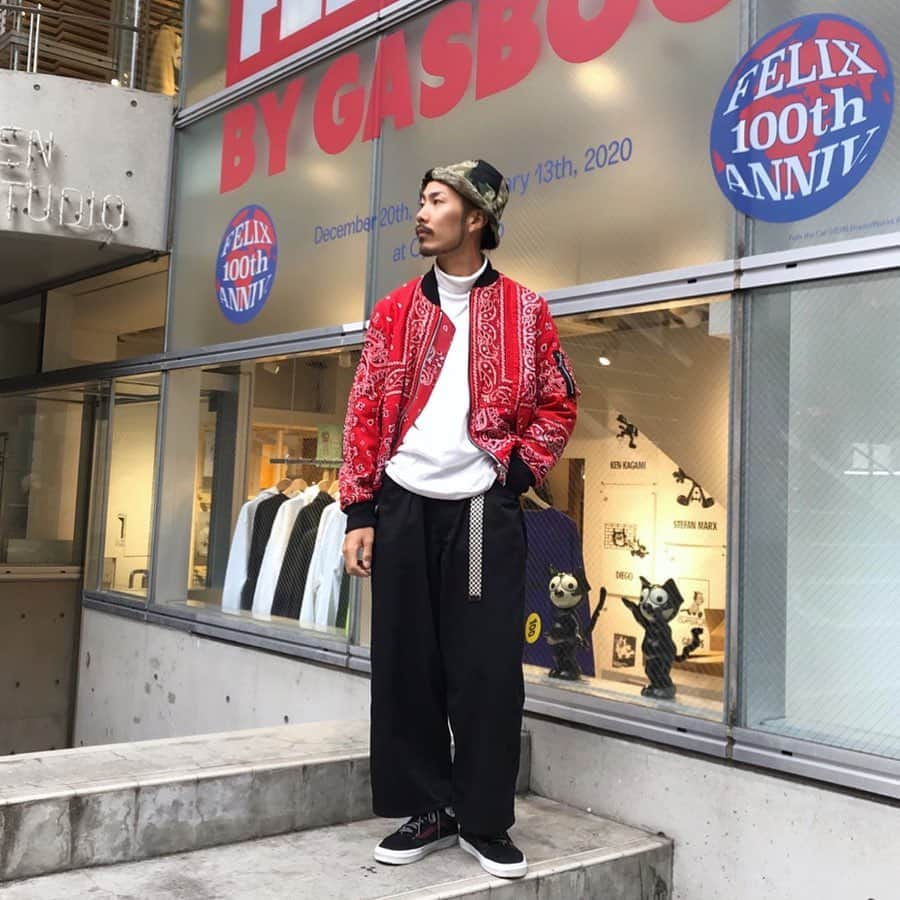 FREAK'S STORE渋谷さんのインスタグラム写真 - (FREAK'S STORE渋谷Instagram)「【Men's Styling】﻿ ﻿ ﻿ ［item］﻿ ﻿ BANDANA FLIGT JACKET﻿ No. 151-000-0023-0﻿ ¥48,000+tax / @oldpark_oldparkeast﻿ color: レッド、ブラック﻿ size: M,L,XL﻿ ﻿ ﻿ model: matsuda(173cm)﻿ ﻿ #freaksstore #freaksstore19fw #freaksstore_shibuya #OLDPARK」12月31日 14時50分 - freaksstore_shibuya