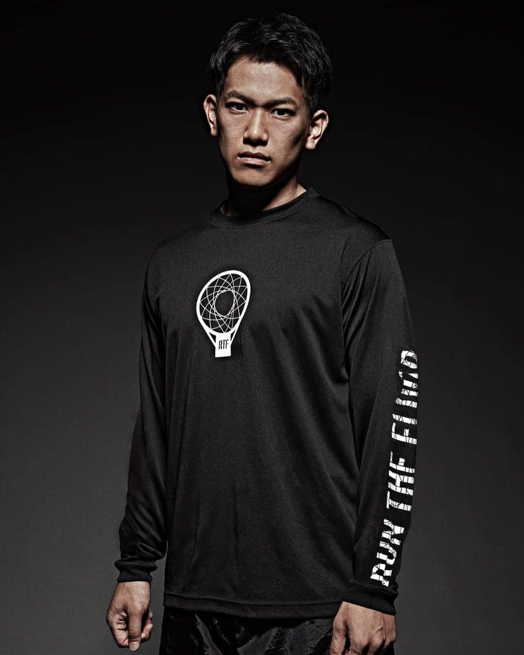 RUN THE FLOORさんのインスタグラム写真 - (RUN THE FLOORInstagram)「" RUN THE FLOOR 3RD COLLECTION " PLAYERS VISUAL  TIP OFF COLLECTIONから始まり、3RD QUARTER COLLECTIONを迎えた今シーズンは、B.LEAGUE 2019-2020 SEASON 大注目の4選手を起用。  横浜ビーコルセアーズ @yokohama.b_corsairs  田渡 凌 選手 @tawatariryo  富山グラウジーズ　@toyamagrouses  宇都 直輝 選手 @n_u.11  秋田ノーザンハピネッツ @akitanh82_official  白濱 僚祐 選手 @ryosuke_0829  大阪エヴェッサ @osaka_evessa  伊藤 達哉 選手 @tatooya3  #RunTheFloor #RTF」12月31日 15時04分 - runthefloor.official