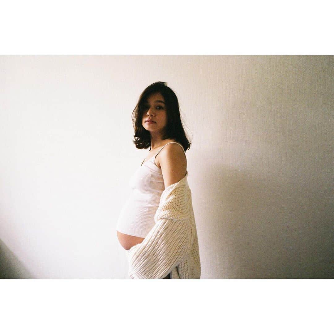 にわみきほさんのインスタグラム写真 - (にわみきほInstagram)「. 📷@sanomadoka_photo 👗@shota2784 💄@tomomimf  #マタニティフォト #maternityphotography」12月31日 15時05分 - mikiho_niwa