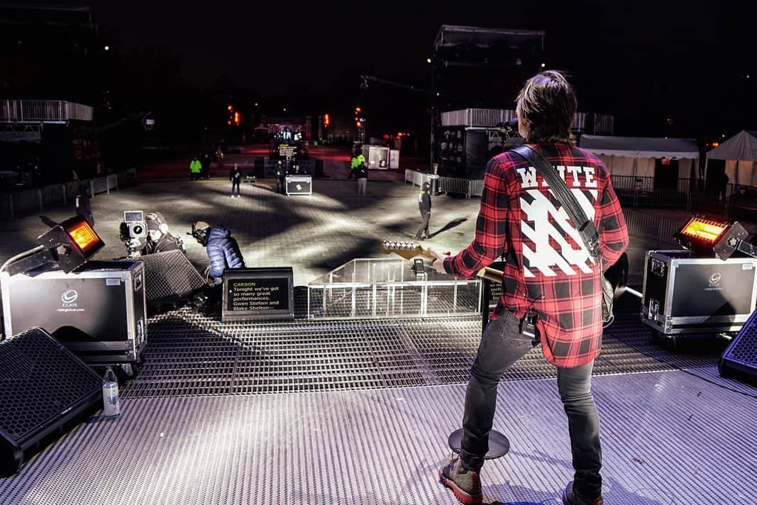 キース・アーバンのインスタグラム：「Ready for NYE? #NashvilleNYE」