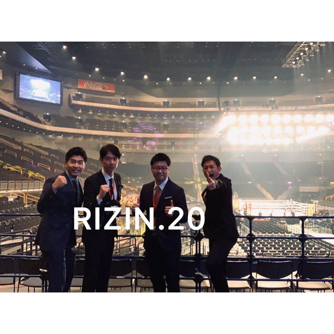 フジテレビアナウンサーのインスタグラム：「大晦日の夜はRIZIN！  今日午後6時からはRIZIN.20  那須川天心選手対江幡塁選手のキック界頂上決戦や  あの皇帝ヒョードル選手日本ラストマッチ  さらには格闘技界で大きな注目を集める朝倉兄弟、未来選手、海選手も参戦  そして、女子格闘技界からは 浜崎朱加選手のタイトルマッチや RENA選手のリベンジマッチも  2019年を締めくくる最高峰の熱き闘いをお見逃しなく🔥  フジテレビ実況陣も頑張ります！  #RIZIN #RIZIN20 #ライジン #格闘技 #大晦日 #激闘必至 #フジテレビ #アナウンサー #鈴木芳彦 アナウンサー #田淵裕章 アナウンサー #小穴浩司 アナウンサー #内野泰輔 アナウンサー」
