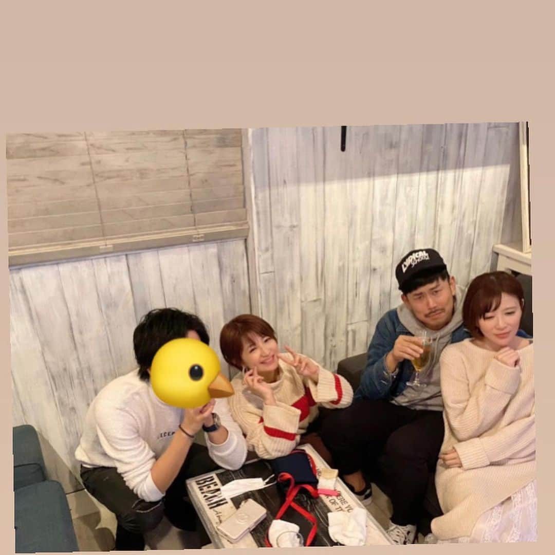 手島優さんのインスタグラム写真 - (手島優Instagram)「矢口真里さん、岡野さんの火曜THE NIGHT コンビとプチ忘年会って感じでご飯しましたよ❣️ 矢口の真里ちゃんは旦那様と来てて終始仲良しこよしで、 羨ましかったのであたしはカップルっぽく岡野さんと写真に写ってみました。笑  目線が悲しみ〜😂笑笑💦  2枚目の写真はたまたまお揃いのリップ持ってて嬉しいビックリ記念❤️😍 楽しすぎました🤗🌈✨ #矢口真里　さん #岡野さん　#火曜thenight  #楽しかった　#岡野さんと旦那様めちゃくちゃ仲良しさん #今年もありがとうございました」12月31日 15時38分 - tejimayuu0827