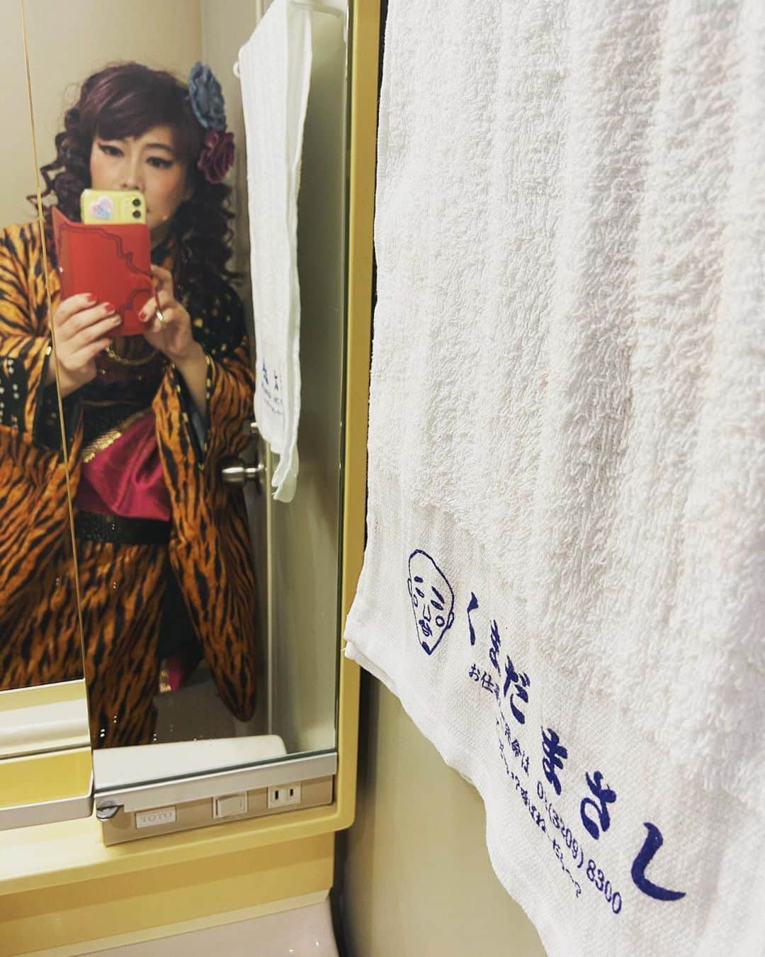 椿鬼奴さんのインスタグラム写真 - (椿鬼奴Instagram)「今日は麒麟にの・る千秋楽‼️楽屋でずっとお世話になってました#くまだまさし さんのタオル😆 #るひまわり #麒麟にのる」12月31日 15時46分 - tsubakioniyakko