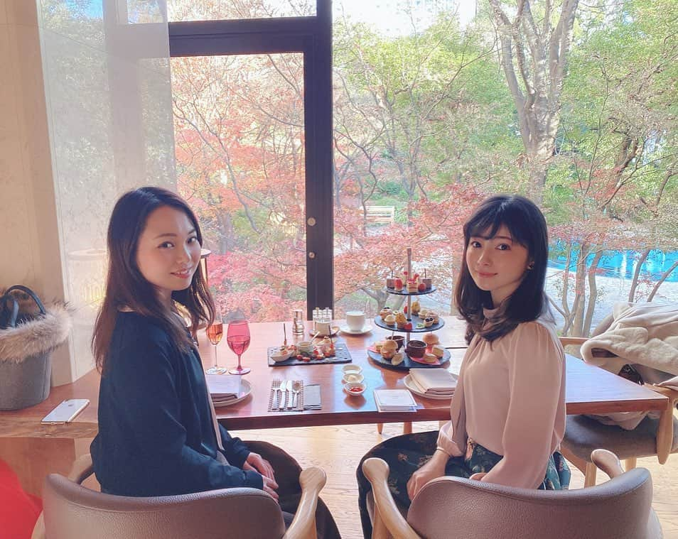 早田悠里子さんのインスタグラム写真 - (早田悠里子Instagram)「えっちゃんとアフタヌーンティー行ったときの☺️🍰 お店すごく広くて開放感あるし、庭園が綺麗だったし食事も美味しいし時間制限ないしここすごくよかったー😍おすすめ！ えっちゃんありがとう💕来年職場離れちゃっても色んなとこ行きたい☺️ #アフタヌーンティー #グランドプリンスホテル新高輪 #年末」12月31日 15時51分 - yurikohayata