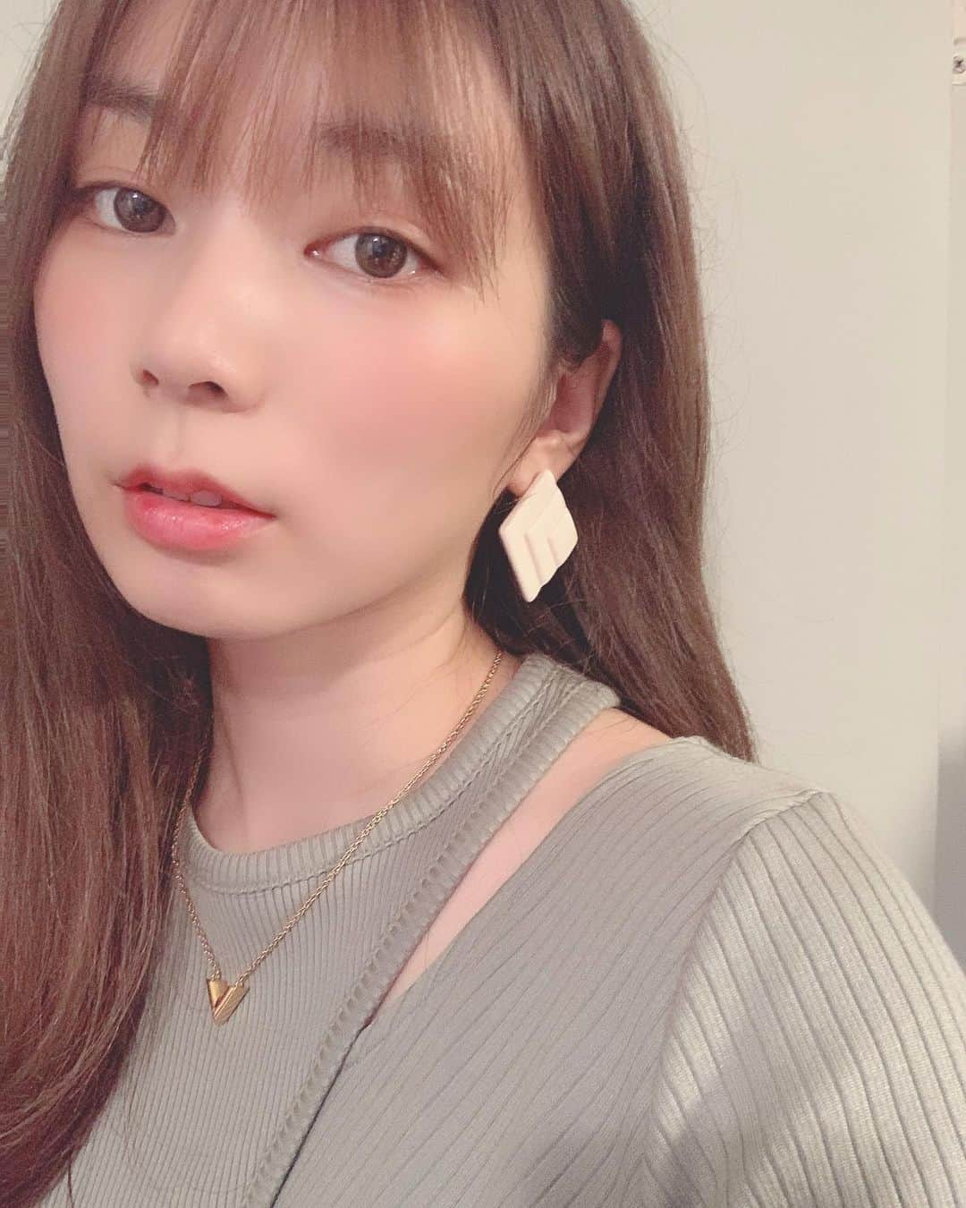 村上瑠美奈さんのインスタグラム写真 - (村上瑠美奈Instagram)「． 大晦日。 お天気も良くて清々しい気持ちになる☺️ ． ． FORSURE (@forsure__official ) ってアプリでGETしたTopsとearring✨ ． グリーンってあんまり持ってなかったけどこの色味は合わせやすそうだなぁって🍀 ． アンバサダーの @ami_ishii_  と @ishidakazuho さんのセレクト品でした。 ． 行ってきまーす✨ ． #forsure #pr #フォーシュア」12月31日 15時53分 - ruminamurakami