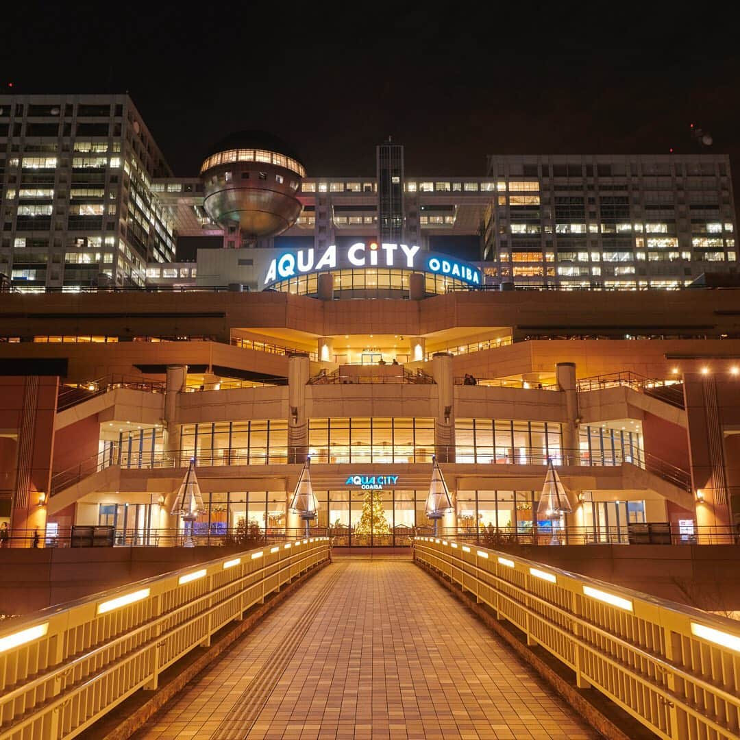 アクアシティお台場/AQUA CiTY ODAIBAさんのインスタグラム写真 - (アクアシティお台場/AQUA CiTY ODAIBAInstagram)「・ 本年も大変お世話になりました。来年もアクアシティお台場の魅力をたくさん発信してまいります！良いお年をお迎えください。 ・ #アクアシティお台場 #夜景 #yakei #夜景倶楽部 #夜景写真 #東京夜景 #nightview #night #夜 #夜空 #大晦日 #良いお年を #aquacityodaiba #お台場 #アクアシティ #東京リゾー島 #odaiba #aquacity #台場 #daiba #tokyo #japan」12月31日 16時03分 - aquacity_odaiba_official