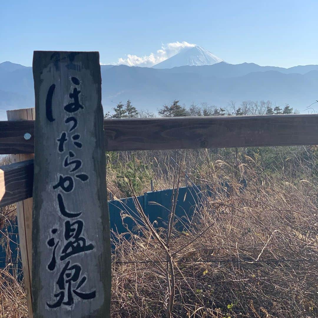 綾月せりさんのインスタグラム写真 - (綾月せりInstagram)「．﻿ ﻿ 富士山見ながら温泉♨️🐒﻿ ﻿ 今年も残りあとわずか。。。﻿ ﻿ ．﻿」12月31日 16時13分 - seri_ayazuki