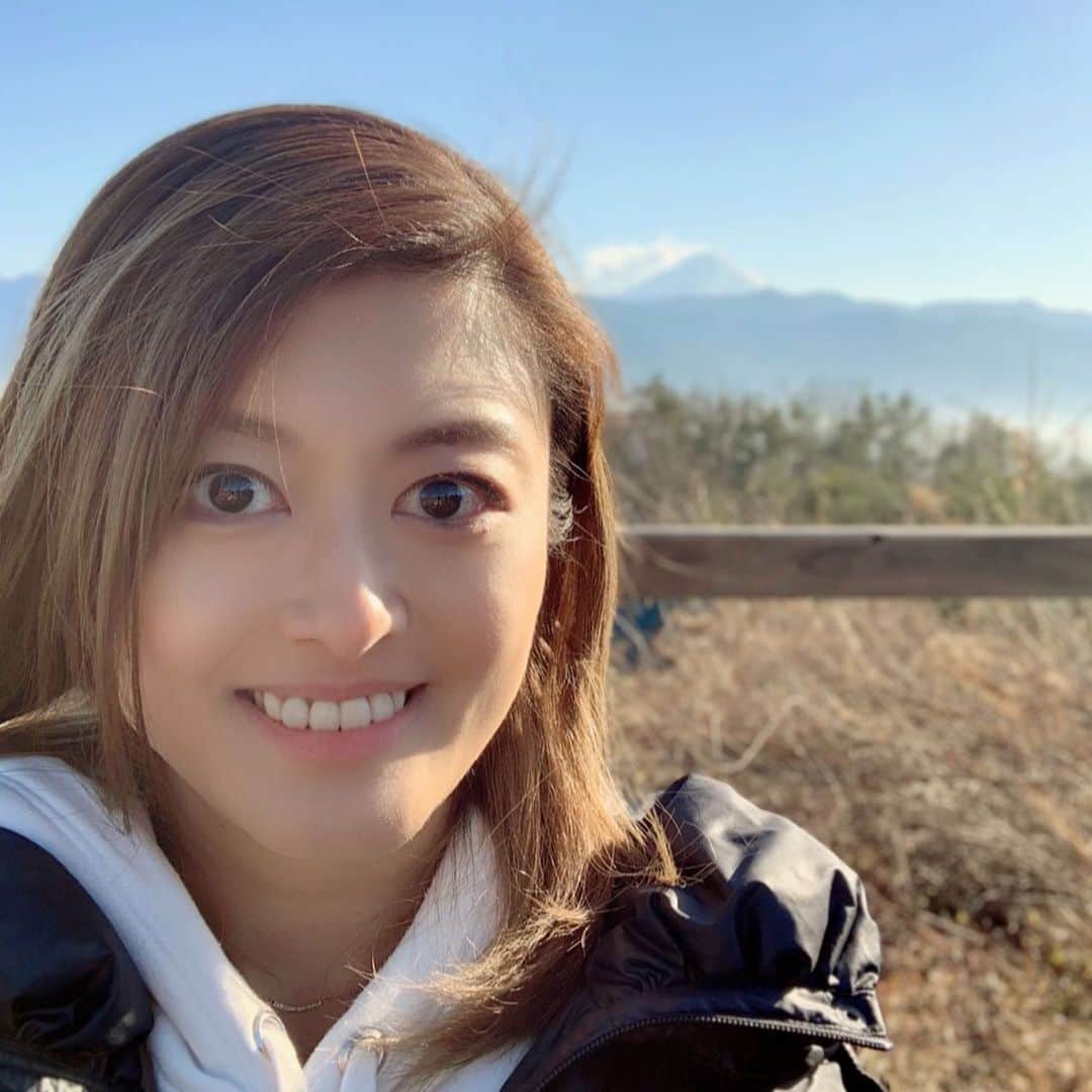 綾月せりさんのインスタグラム写真 - (綾月せりInstagram)「．﻿ ﻿ 富士山見ながら温泉♨️🐒﻿ ﻿ 今年も残りあとわずか。。。﻿ ﻿ ．﻿」12月31日 16時13分 - seri_ayazuki