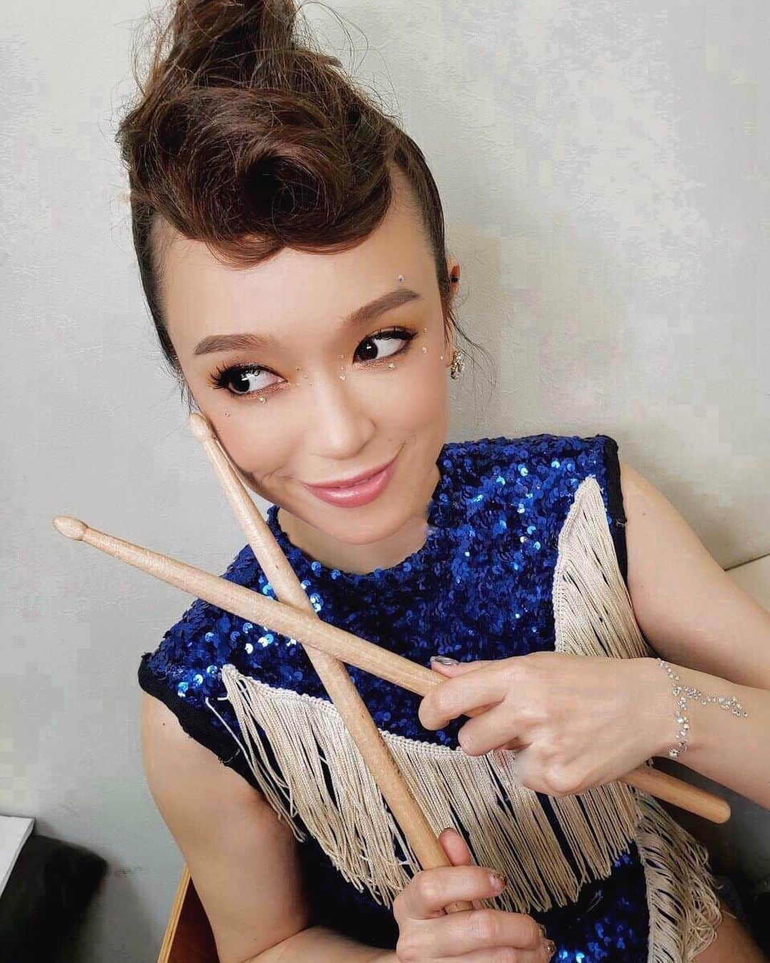 Soweluのインスタグラム：「2019年も今日で終わりだね！ みんなにとって今年はどんな年だったかな？ ・ 私にとって2019年は、 今までで1番自分自身と本気で向き合う事が出来、己の現実と真正面から向き合いながら、たくさんの努力を嫌々ではなく楽しみながら出来た 本当に実りある最高の1年になりました！！！！ これも本当にいつも応援、サポートしてくれるみんなのおかげです！✨ 今年1年も本当にありがとうございました🙏😊 どうか良いお年を迎えてね💛 全てのみんなに心から感謝と愛を🌈 来年2020年もどうぞよろしくお願いします💓 ・ ・ #thankyouverymuch  #everyone #loveyouall #2019」
