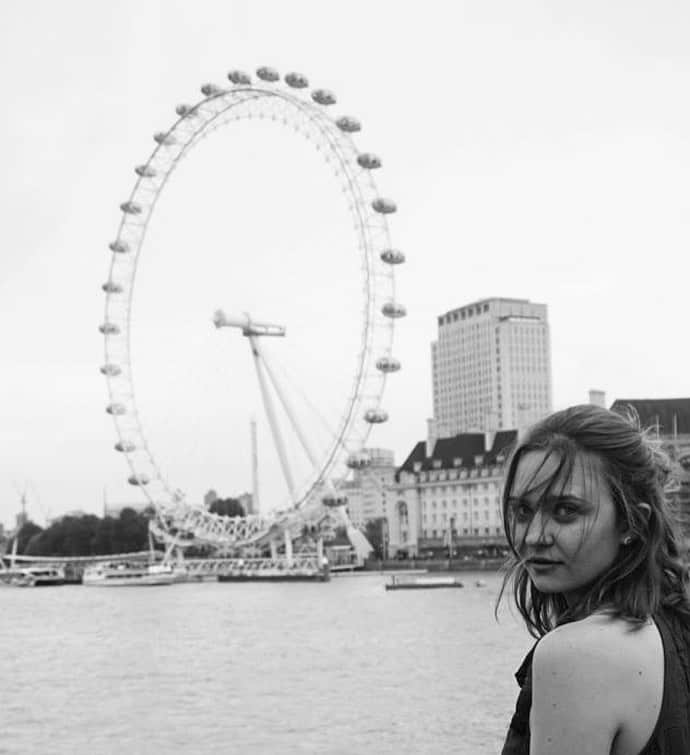キーリー・マーシャルのインスタグラム：「Goodbye to the decade that gave me the wildest ride. ✌🏻」