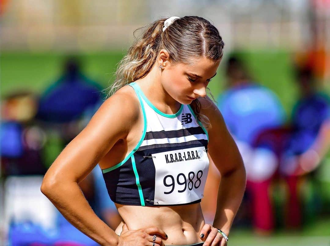 ラウラ・デ・ウィットのインスタグラム：「I don’t think I’ve to explain that 2019 was a rough year for me on the track🥺 BUT it has taught me so damn much & I’m forever grateful for that 🙌🏼 So ready for 2020 tho, bring it on 🔥 Wish you all the best in 2020 ✨🥰 #Bye2019 #Hello2020」