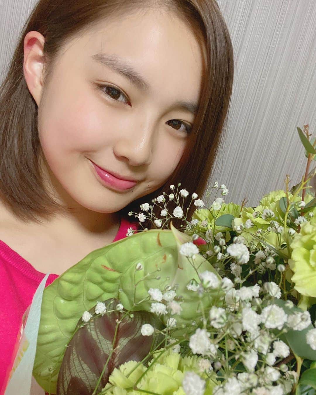 箭内夢菜さんのインスタグラム写真 - (箭内夢菜Instagram)「💐 『2019年』先日、無事にお仕事を納めました  今年もいろいろあったな～ 良い事も悪い事も全部ひっくるめて 2019年も楽しかったです！ 大きく成長できた1年だったと思います︎☺︎ いつも応援してくださる皆さん、 本当に本当にありがとうございます 暖かい言葉を頂けて、とても力になっています  2019年、ありがとうございました*ﾟ 残りの時間を楽しみましょ~︎☺︎」12月31日 16時23分 - yumenayanai_official