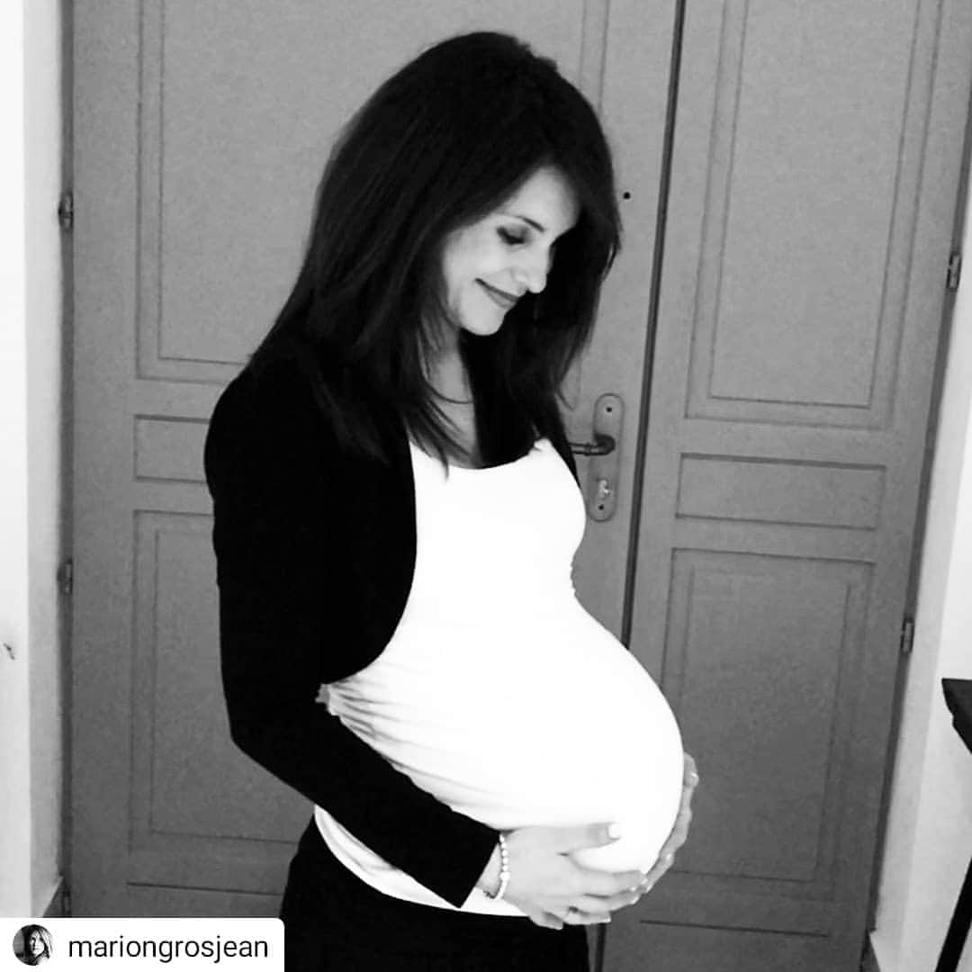 ロマン・グロージャンのインスタグラム：「21.12.2017 our little princess Camille was born to fulfill our family ❤️❤️❤️ #Repost @mariongrosjean • • • • • Fin décembre 2017... Nous n’attendions plus que toi pour que la famille soit enfin complète. Pour que je sois enfin complète. Tu as bouleversé ton père, renversé tes frères, et mis mon cœur à tes pieds.  Le 31 décembre 2017, le jour allait bientôt se lever sur une nouvelle année, et un nouveau monde. Tu l’as rendu tellement meilleur par ta seule présence, mon amour, et par ton premier souffle... Bon anniversaire ma fille, ma douceur. #camille #mafille #monamour #bonanniversaire #famille #grosjean  @grosjeanromain」