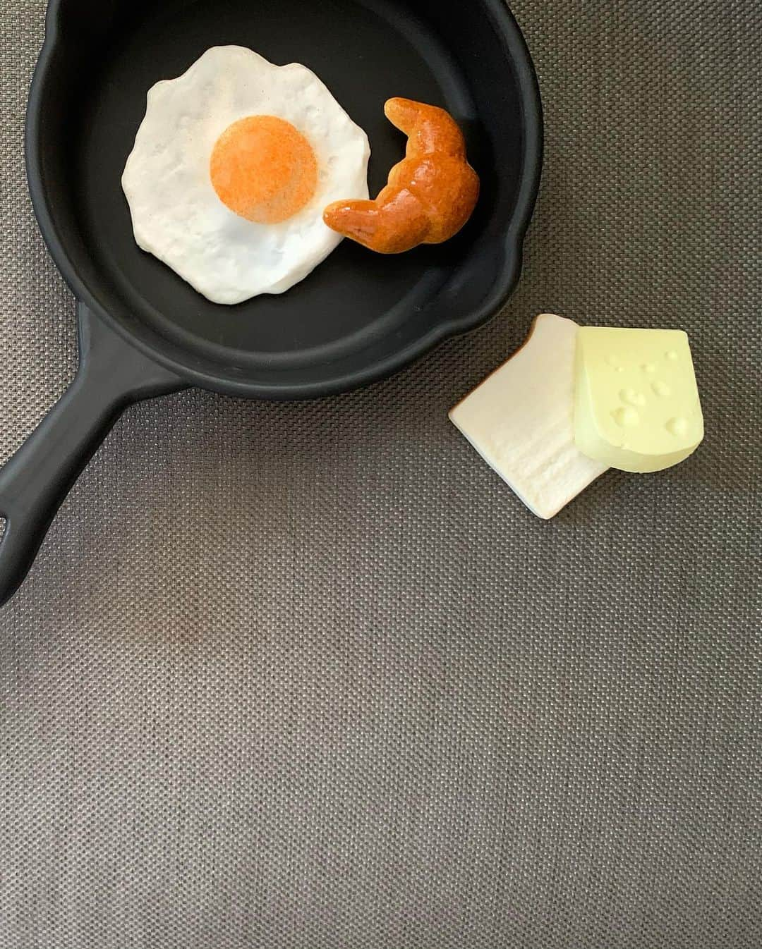 南まことさんのインスタグラム写真 - (南まことInstagram)「お料理が大好きな禅に🍳サンタさんはオーストラリアまできてくれました🐨じつはこのフライパンはラケット🏸 #santacame」12月31日 16時29分 - macotominami