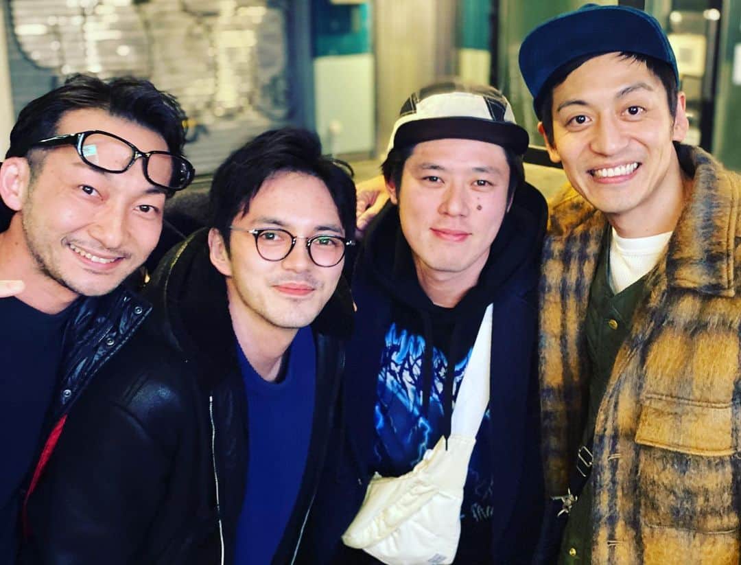 村田秀亮のインスタグラム：「今年も火花忘年会できました。 良いお年を！  #忘年会 #火花 #ええ写真 #波岡一喜 #林遣都 #好井まさお」