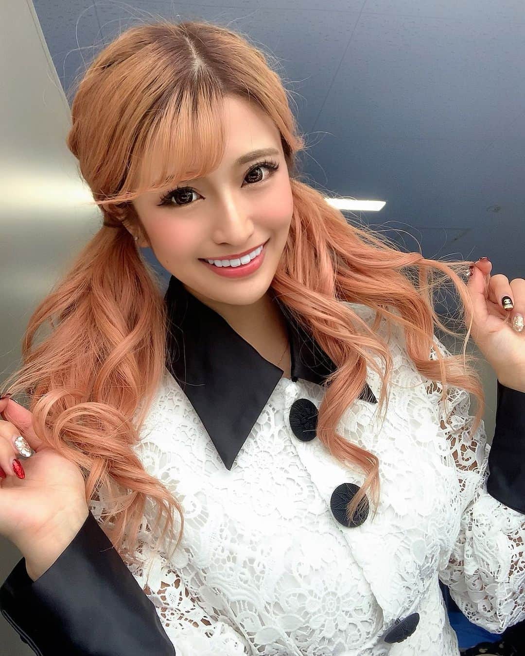 鈴木まりなのインスタグラム：「    2019年もありがとうございました🤟🏽 2020年もよろしく💜  良いお年をお過ごしください🌹           #dj #girlsdj #femaledj #asiandj #Japanesedj #djlife #djingismylife #djinglife #djlifestyle」