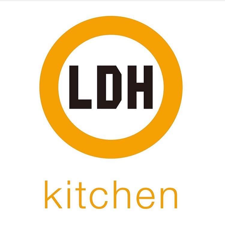 LDH kitchenさんのインスタグラム写真 - (LDH kitchenInstagram)「. 2019年も残りわずかとなりました。 本年もLDH kitchen店舗をご愛顧いただき誠にありがとうございました。 心より感謝申し上げます。 . 年始の営業につきまして下記のとおりご案内させていただきます。  誠に勝手ではございますが何卒ご了承賜りますようお願い申し上げます。 . ●LDH kitchen THE TOKYO HANEDA ・年末年始 無休 ※年始は時短営業とさせていただきます 2020年1月1日(日) 〜 3日(金) 10:00ー19:00 (LO / 18:00) 4日(土)より通常営業 . ●居酒屋 三盃 2019年12月30日(月) 〜 2020年1月5日(日)  6日(月)より通常営業 . ●LDH kitchen IZAKAYA EBISUNISHI 2019年12月30日(月) 〜 2020年1月5日(日)  6日(月)より通常営業 . ●LDH kitchen IZAKAYA AOBADAI 2020年1月1日(水) 〜 2020年1月7日(火)  8日(水)より通常営業 . ●鳥佳 2019年12月30日(月) 〜 2020年1月5日(日)  6日(月)より通常営業 . ●鳥雅 2019年12月30日(月) 〜 2020年1月5日(日)  6日(月)より通常営業 . ●鳥蔵 2019年12月29日(日) 〜 2020年1月5日(日)  6日(月)より通常営業 . ●CURRY SHOP 井上チンパンジー 2019年12月27日(金) 〜 2019年12月31日(火) ※年始は時短営業とさせていただきます 2020年1月1日(日) 〜 3日(金) 11:00ー19:00 (LO / 18:450 4日より通常営業 . ●野菜畑 土田 2019年12月30日(月) 〜 2020年1月5日(日)  6日(月)より通常営業 . ●鮨つぼみ 2019年12月30日(月) 〜 2020年1月7日(火)  8日(水)より通常営業 . ●小花 2019年12月30日(月) 〜 2020年1月5日(日)  6日(月)より通常営業 . ●AMAZING COFFEE TOKYO NAKAMEGURO 2019年12月27日(金) 〜 2019年12月31日(火) ※年始は時短営業とさせていただきます 2020年1月1日(日) 〜 3日(金)  11:00ー18:00 4日(土)より通常営業 . ●AMAZING COFFEE OSAKA SOUTH SIDE 2019年12月30日(月) 〜 2020年1月5日(日)  6日(月)より通常営業 . ●AMAZING COFFEE YOKOHAMA BAY with LIVE LOVE LAUGH 2019年12月30日(月) 〜 2020年1月5日(日)  6日(月)より通常営業 . ●AMAZING COFFEE YOKOSUKA BEACH SIDE with AKIYA BEACH CLUB 2019年12月30日(月) 〜 2020年1月5日(日)  6日(月)より通常営業 . ●AMAZING COFFEE TOKYO SHIBUYA 2020年1月1日(水)  2日より営業 . ●be my self 2019年12月30日(月) 〜 2020年1月6日(月)  7日(火)より通常営業 . 皆さま よいお年を！ LDH kitchen」12月31日 16時34分 - ldhkitchen_official