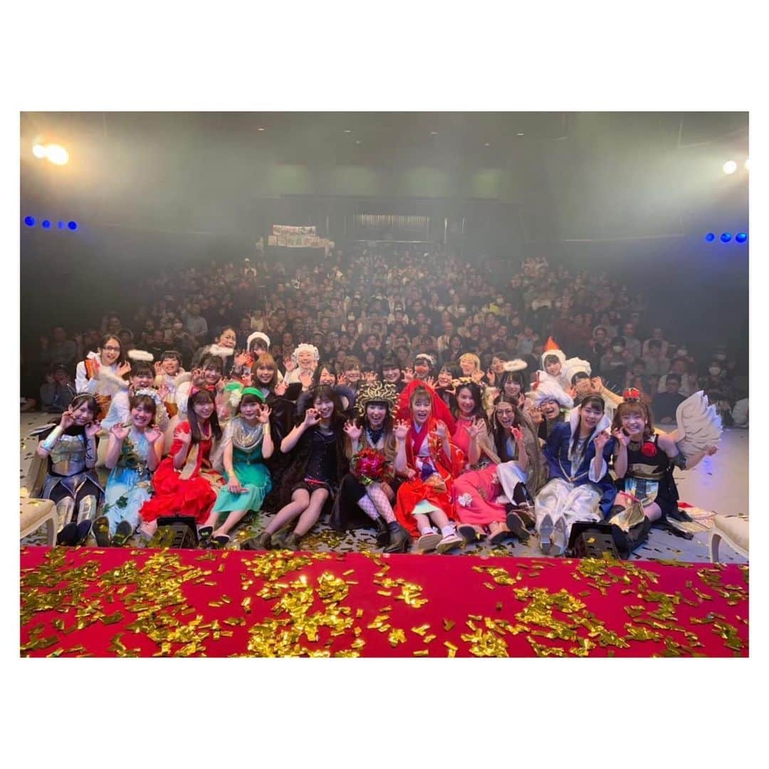 一木千洋のインスタグラム：「《2019年振り返り》﻿ ﻿ 今年のスタートはなんと舞台から！！﻿ ﻿ 五反田タイガーさんの﻿ 舞台『OH,MY GODDESS!!〜あなたが望むなら〜』﻿ に出演させてもらったんだよね！！﻿ ﻿ ﻿ 女の子だけの舞台。﻿ そして普段のお仕事では会えないような素敵な女優さんたちに会えて、とても刺激を受けました！﻿ ﻿ ﻿ 「もっともっと関わっていたかった！」﻿ と思うと千穐楽が来ちゃうのが舞台だなあって。﻿ ちょっと寂しくもあったりして。﻿ ﻿ ﻿ せっかく舞台に出れたので、来年もどこかで舞台に立ちたいな！て、せっかくだから口に出しておくよ！！！﻿ ﻿ 舞台出たいなあー！！﻿ ﻿ #五反田タイガー #舞台 #OhMyGoddess #一木千洋 #GotandaTiger #girls #unite #Stage #Cast #play #dance #sing #japan #OMG #GODDESS #MonaLiza」