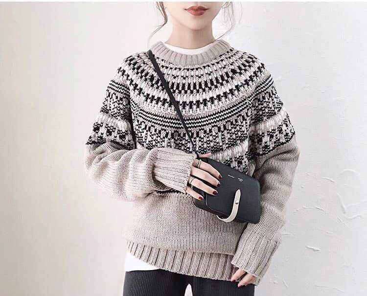 Locariのインスタグラム：「【私たちコレ買いました♡優秀すぎる「GUメンズアイテム」5選】 ぜひ記事をチェックしてみてください！ photo by @93_0920 さん  #gu#ノルディッククルーネックセーター#コーデ#今日のコーデ #コーディネート #ママコーデ #冬コーデ #ファッションコーデ #プチプラコーデ #シンプルコーデ #カジュアルコーデ #大人コーデ」