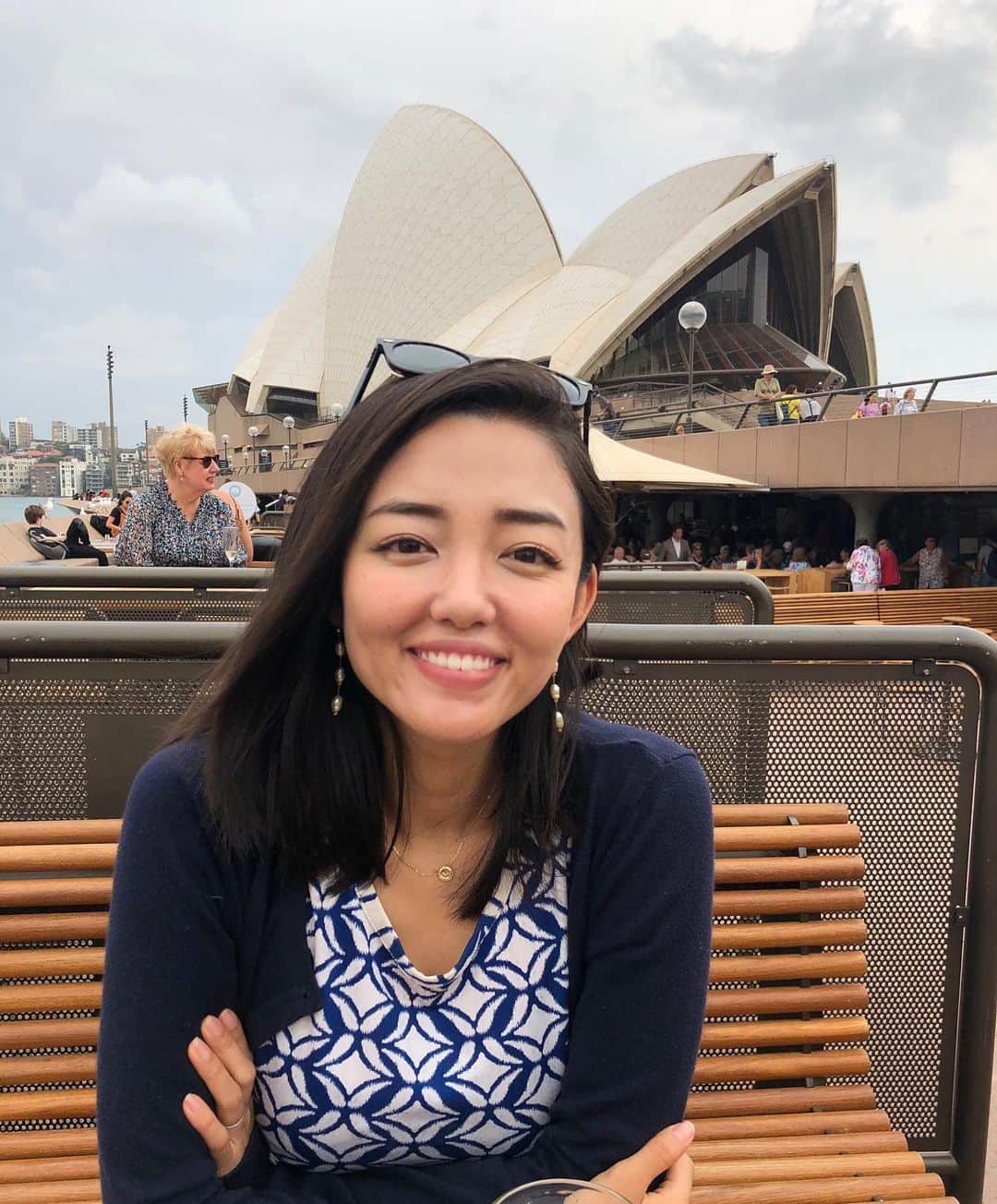 阿部優貴子のインスタグラム：「ありがとう2019❣️ 今年は、仕事、学業、家庭を通してたくさんの学びと気付きを得られた一年でした🙆‍♀️なんだか、30を前に、人生の価値観が変わってきた気がします。(人生の先輩方のみなさん、そういうものでしょうか？) 来年も実り多き年になりますように🙏 * みなさまも、よいおとしをお迎えください✨  #来年もよろしくお願いします #よいおとしを🎌🎍 #sydney #australia #operahouse #traveltheworld」