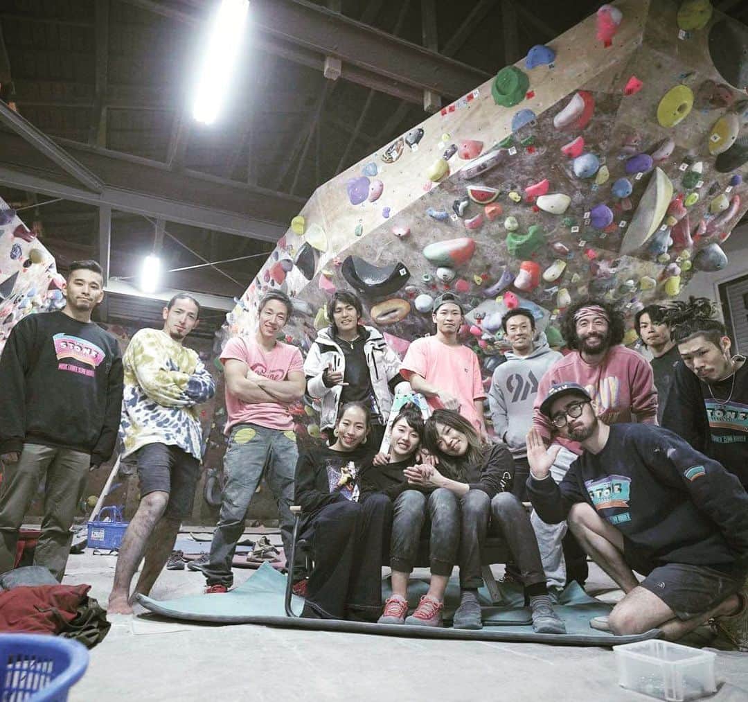 のインスタグラム：「2019年最後のイベント✅ 盛岡のALL DAY行ってきました。 個性が溢れたセッター達の振り切った課題を銀河系クライマーがむさぼり登る。 クライマー、セッター、銀河系軍団入り混じってのスーパーセッション💥 人類最先端の登りを間近で見れる唯一無二のイベントが体験ができるのはTSSだけ❗️ 呼んでいただき有難うございます👍 皆さん良いお年を🎍」