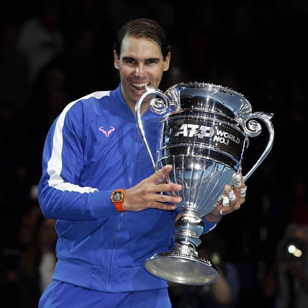 ラファエル・ナダルさんのインスタグラム写真 - (ラファエル・ナダルInstagram)「LAVER CUP!LONDRES RECIBIENDO EL TROFEO DE NÚMERO 1!Y UNA SEMANA INOLVIDABLE EN MADRID!COPA DAVIS!GRACIAS POR TODO VUESTRO APOYO!😉🔝」12月31日 16時43分 - rafaelnadal