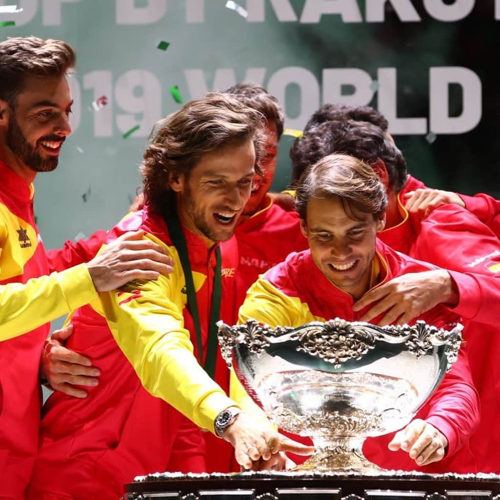 ラファエル・ナダルさんのインスタグラム写真 - (ラファエル・ナダルInstagram)「LAVER CUP!LONDRES RECIBIENDO EL TROFEO DE NÚMERO 1!Y UNA SEMANA INOLVIDABLE EN MADRID!COPA DAVIS!GRACIAS POR TODO VUESTRO APOYO!😉🔝」12月31日 16時43分 - rafaelnadal