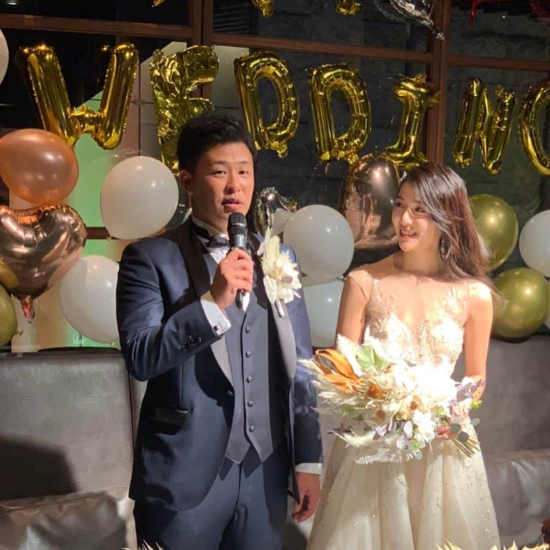 下田奈奈さんのインスタグラム写真 - (下田奈奈Instagram)「*﻿ ゆきWeddingparty👰💍💕﻿ ﻿ ウエディングドレス姿とっても綺麗だった〜👏😭✨﻿ そして普段サプライズをしない新郎栄斗さんからのサプライズは見てるこちらも二人の普段の素敵な関係性が想像できて思わずじーん😢 ﻿ ゆきが嬉しそうで嬉しかった☺️ 本当におめでとう〜〜💓﻿ ﻿ そして、久しぶりに会えたお友達もいっぱいで嬉し楽しい会でした🥳﻿ ﻿ ちゃっかりビンゴ大会ではみんな景品当てました🎁笑」12月31日 16時57分 - shimodanana