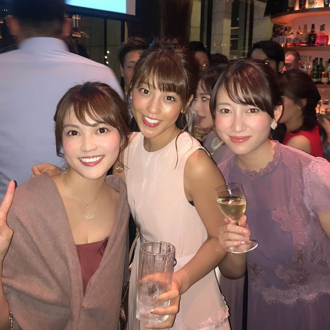 下田奈奈さんのインスタグラム写真 - (下田奈奈Instagram)「*﻿ ゆきWeddingparty👰💍💕﻿ ﻿ ウエディングドレス姿とっても綺麗だった〜👏😭✨﻿ そして普段サプライズをしない新郎栄斗さんからのサプライズは見てるこちらも二人の普段の素敵な関係性が想像できて思わずじーん😢 ﻿ ゆきが嬉しそうで嬉しかった☺️ 本当におめでとう〜〜💓﻿ ﻿ そして、久しぶりに会えたお友達もいっぱいで嬉し楽しい会でした🥳﻿ ﻿ ちゃっかりビンゴ大会ではみんな景品当てました🎁笑」12月31日 16時57分 - shimodanana