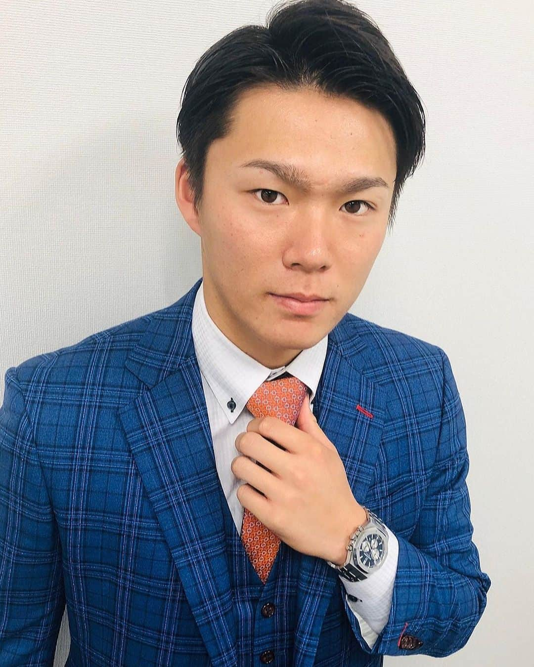 オリックス・バファローズさんのインスタグラム写真 - (オリックス・バファローズInstagram)「今シーズンも暖かいご声援ありがとうございました！ #山本由伸 #Bsスーツコレクション #飛躍のシーズン #最優秀防御率 #タイトル獲得 #今年も応援ありがとうございました #2020年もよろしくお願いします #よいお年を #Bs2019 #buffaloes #baseball #ORIX #プロ野球」12月31日 17時10分 - orix_buffaloes