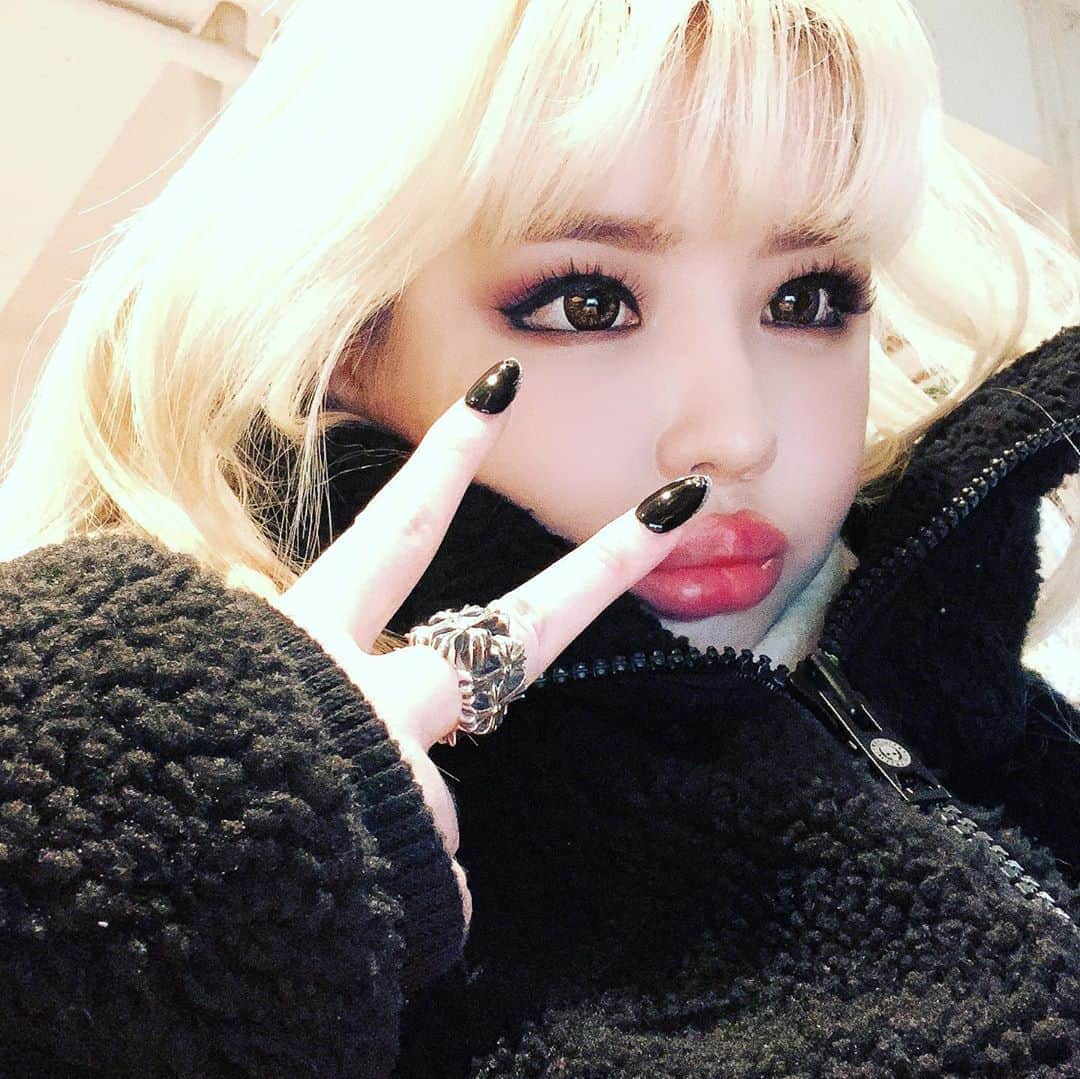 パク・ボムさんのインスタグラム写真 - (パク・ボムInstagram)「오늘은 밖에서 데이트듕😳👑 #2ne1 @dnation_official #dnation #디네이션 #박봄 #parkbom #bompark #ぼム #朴春‎#بارك_بوم」12月31日 17時11分 - newharoobompark