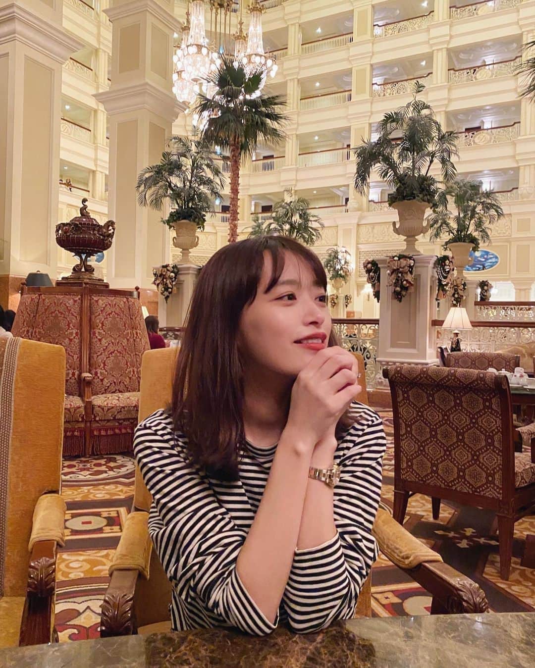 近藤千尋のインスタグラム：「今年も大変お世話になりました🙇‍♀️✨ 今年は妊娠、出産と バタバタな一年で… 本当に周り方や応援してくださる皆様に 支えられた一年でした✨😊 来年は仕事もプライベートも 家族一致団結して頑張ります❣️ 2020年も全ての方が 素敵な年になりますように…💖 来年も、宜しくお願いします🐭‼️ #2019 #ありがとうございました」