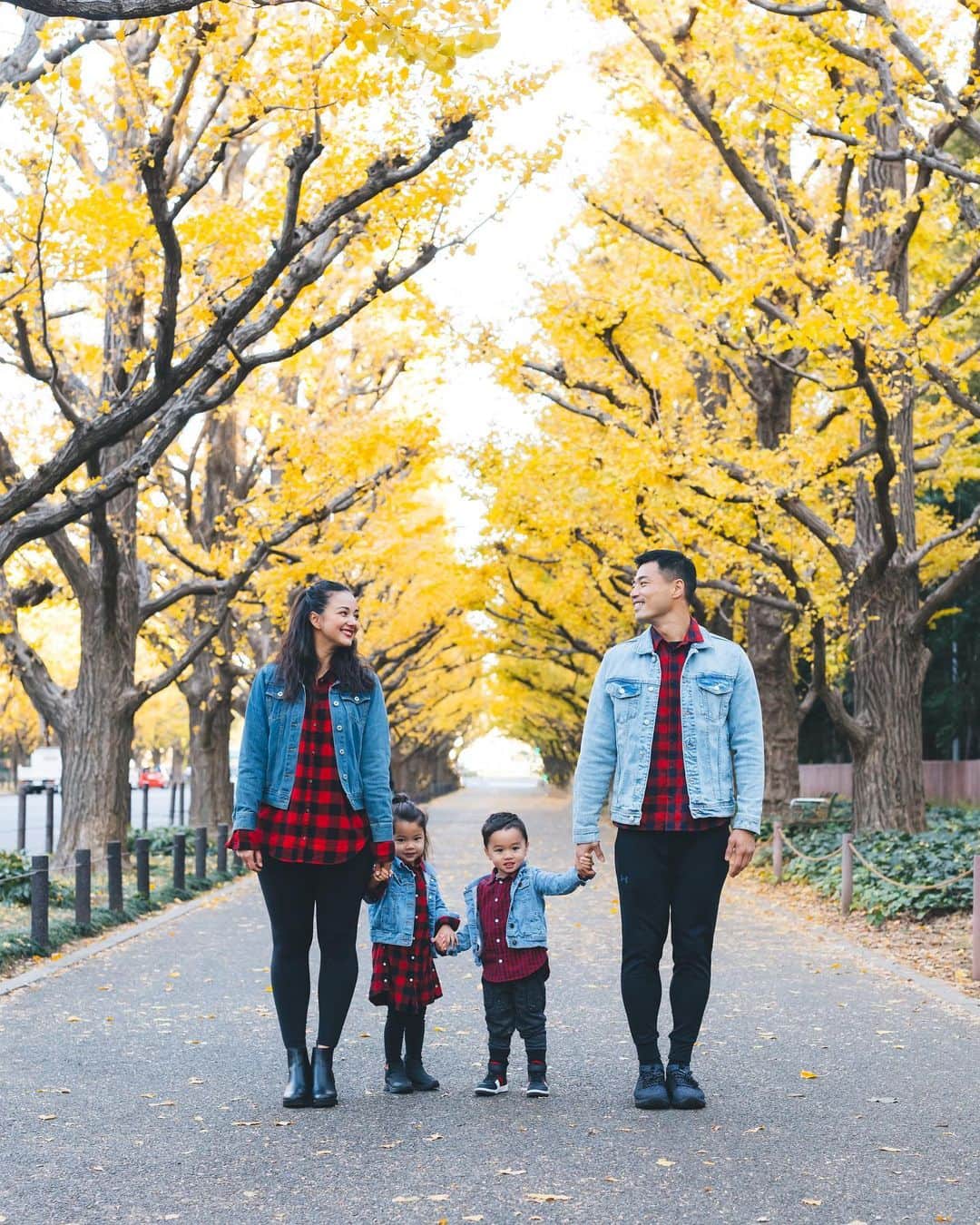 エリナ シルカのインスタグラム：「See you later 2019 🍂」