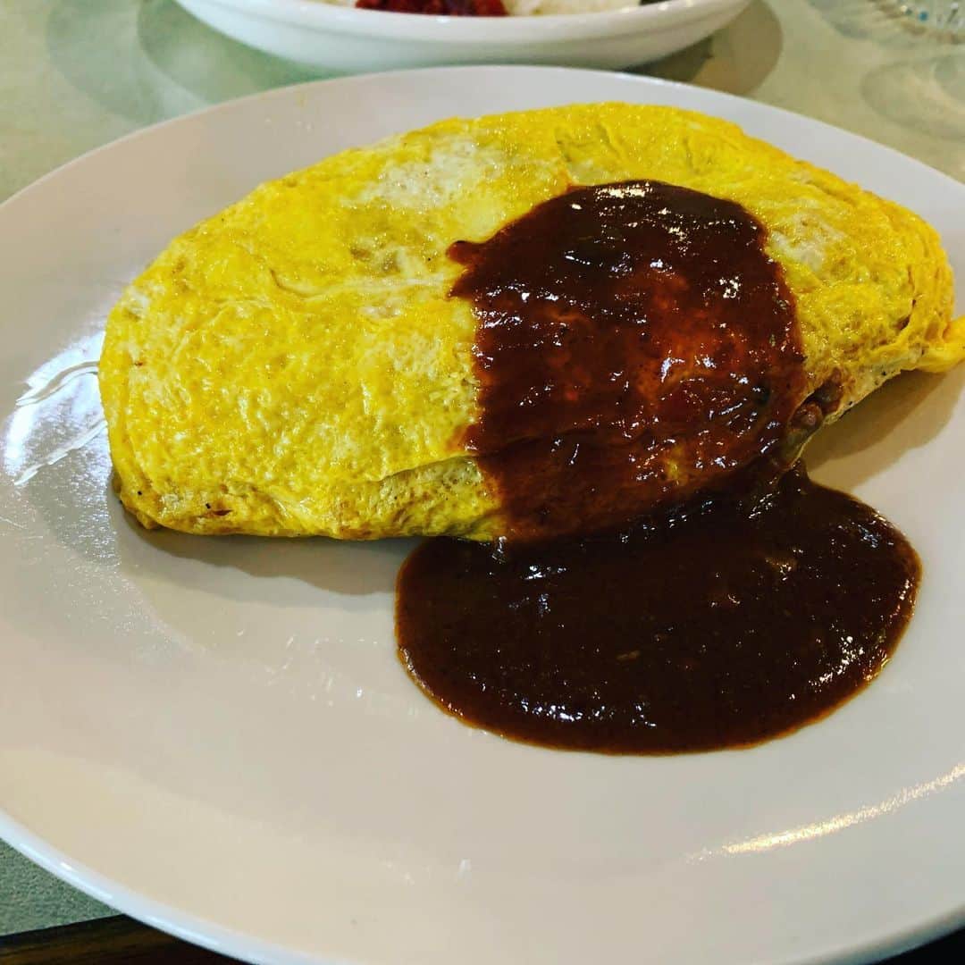 石川亮のインスタグラム：「年越しオム． #3150  #一番好き  #よいお年を」