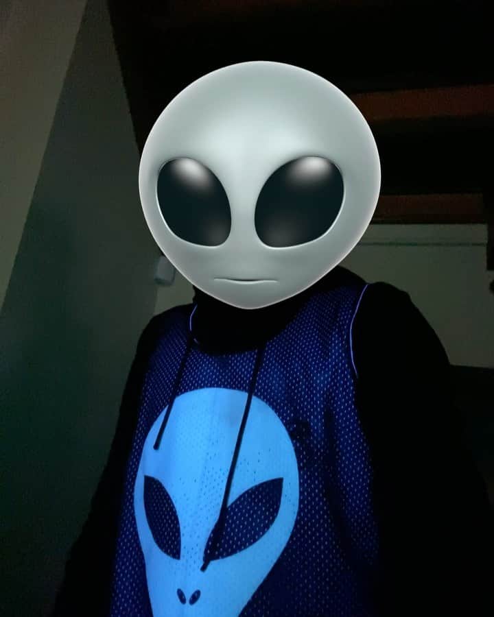ファボラスのインスタグラム：「Not taking candy from strangers is old school.. Now you gotta teach ya kids not to go to other planets wit Aliens... 👽 @mrjonasjackson」