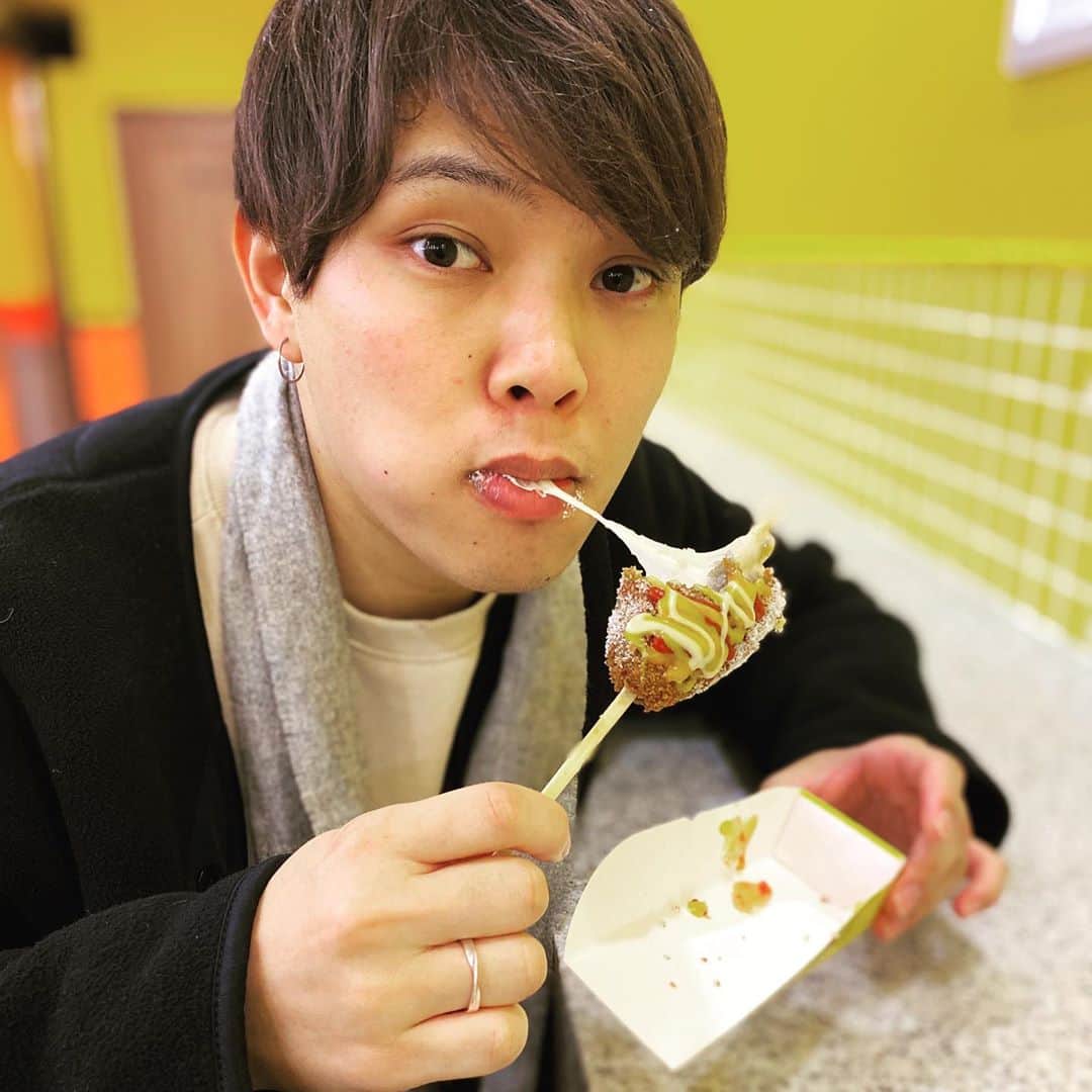ワタルのインスタグラム：「ダイエットにいいからチーズドックは。」