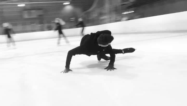 Jussiville JV Partanenのインスタグラム：「Couple days of coaching at #beatapappskating camp done, and 2019 almost done!! Had a ton of fun coaching all the talented kids there 💪 ~~ #leppävirta #vesileppis #skatingcamp #figureskating #icedance #hydroblading #coaching #athlete #kuopio #jacksonskates #jacksonfamily」