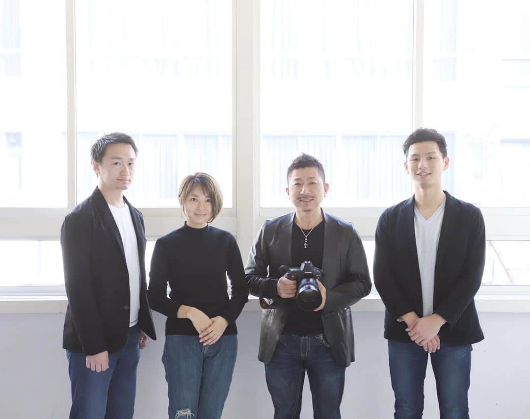 のインスタグラム：「2019年大変お世話になりありがとうございました。 毎年良い年だったと振り返ることができるのも皆様のおかげでございます。 また来年もスタジオシン、スタッフ一同どうぞよろしくお願いします。 #2019 #ありがとう  #studioshin」