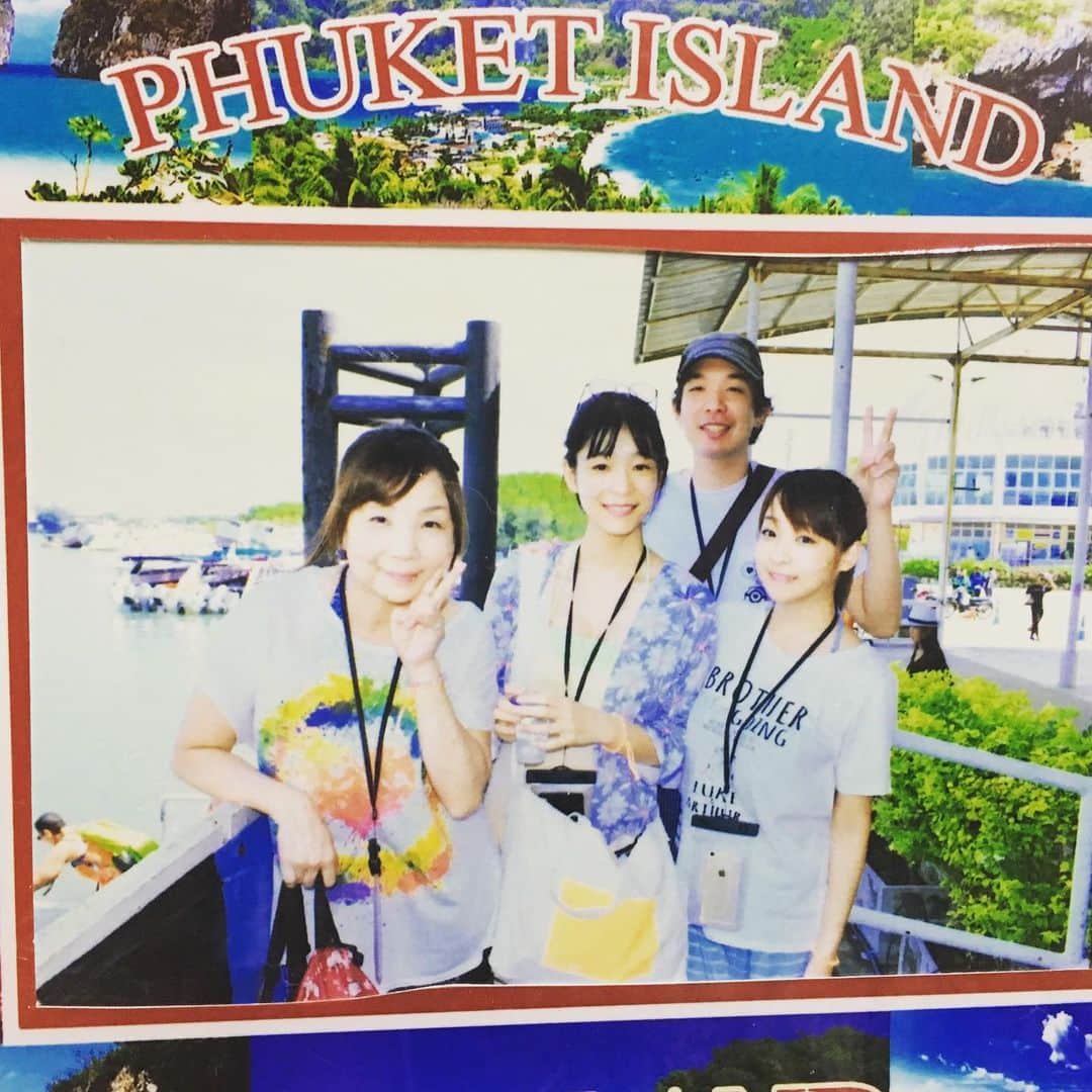 くぼたみかのインスタグラム：「2019年もあと数時間！ プライベートでは家族全員でプーケット旅行に行けて、仕事では通訳としてスイス出張に行くことができ、本当に夢のようなことがたくさん叶いました✨スターウォーズも完結した年でした🥺スナックイベントで誕生日やクリスマスをお祝いできたのも嬉しかったな🥰お世話になった皆様、今年もありがとうございました‼️ 心から悲しいこともあったけど、家族や友達、動物達が健康である事に感謝してパワーアップして参りましょう❤️ 2020年楽しい年になりますように😊🙏 #bye2019 #newyearseve #2019 #2010年代終わり　#大晦日　#ありがとう2019」