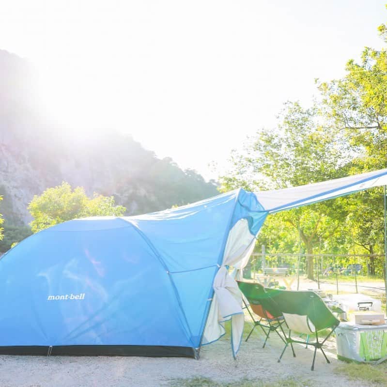 キャンプ情報サイト［ランタン］さんのインスタグラム写真 - (キャンプ情報サイト［ランタン］Instagram)「CAMP SMILE STYLE ／ 登山が趣味だから キャンプ場選びは山に近いところ ＼ いろんなキャンパーのキャンプスタイルを現地取材と一般キャンパーからの投稿で数多く掲載してます。 . . 詳しくは @lantern.camp  webサイトをご覧ください . . #camp #camping #outdoor #travel #trip #lantern_smile #nature #キャンプ #キャンプ用品 #アウトドア #テント #自然 #旅行 #キャンプ初心者  #キャンプ好きな人と繋がりたい #青川峡キャンピングパーク #モンベル #montbell #イワタニカセットコンロ #iwatani #ファミキャン #ファミリーキャンプ #ヨコザワテッパン」12月31日 17時51分 - lantern.camp