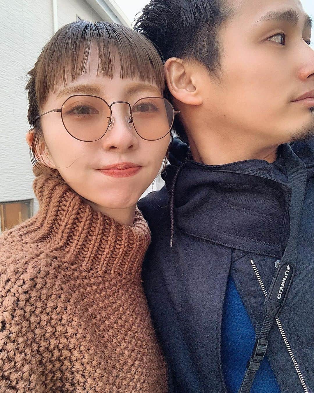 中野真理亜のインスタグラム：「. お久しぶりのしょたん参上。 昨日朝まで2人で二次会 カラオケしたの🎤笑 びびるくらいお互い音痴なのに しんどいくらい声量がでかいのが悩みです。 . はっぴーな2019年。 たくさん支えてくれてありがとう💗 . 小さな小さなshopですが @cleo__store で幸せなメッセージをくれたたくさんのお客様、友達、職場、家族に支えて貰った1年でした💗 また来年も私らしく頑張ります🎁🎁 還元出来るような一年に❤︎ . 皆様良いお年をお迎えください❤︎❤︎ . #2019」