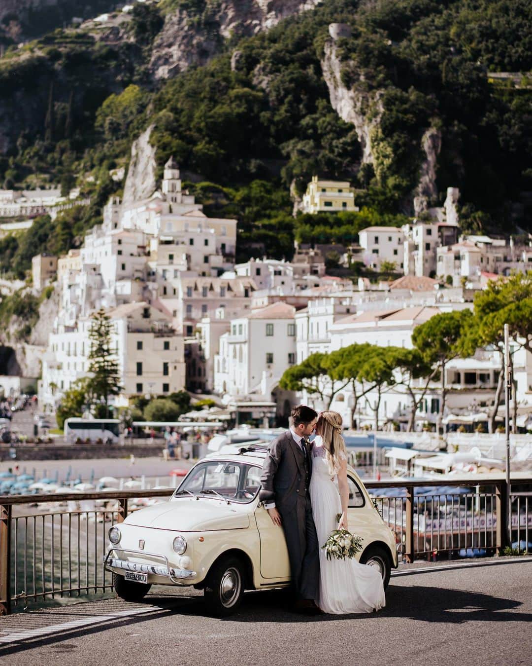 キャサリンディーンさんのインスタグラム写真 - (キャサリンディーンInstagram)「There couldn't be a dreamier location for our Itala top than the stunning Amalfi coast 🚗 #CDBride Andrea is looking picture pefect ✨」12月31日 18時02分 - catherine__deane
