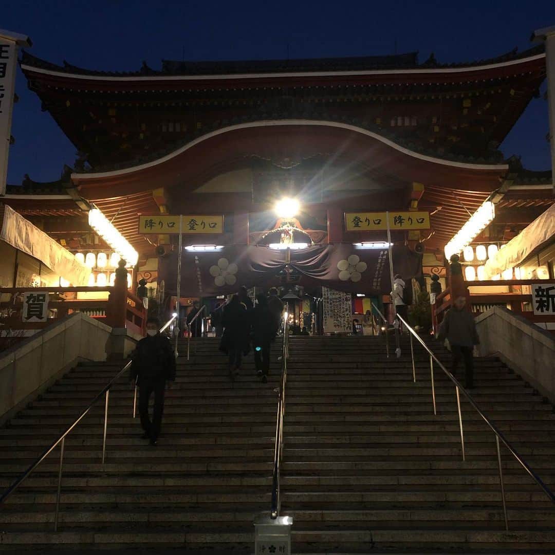 kmasafumiのインスタグラム：「・ 神社へ一年の感謝をしにきました。 ・ 振り返ってみると ・ 2019年はいろいろあったので ・ 2020年は落ち着いた一年にします ・ ・ みなさま、良いお年を🙇‍♂️ ・ ・ ・」