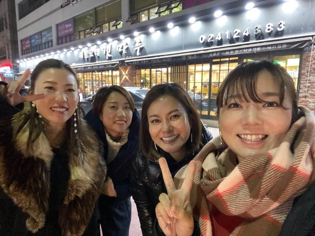 宮里藍さんのインスタグラム写真 - (宮里藍Instagram)「2019も大好きな人達に沢山会えた1年でした！！！1番の大きなイベントは、自分のジュニア大会をやれた事です。引退後、1番やりたかった事を実現出来て、本当に支えてくださるスポンサーさんの @suntory_jp さん、 @japanairlines_jal さん、 @bridgestonegolf @teambridgestone さん、#久光製薬　さん、 @oakleyjapan さん、 #honda さんには心から感謝しています。また来年は、 #フジテレビ　さんでアスリートキャスターをやります！既に取材も始まっており、私自身沢山勉強しながら新しい挑戦を楽しんでいます✨どんな1年になるのか、それも自分次第。しっかりと地に足をつけて、私らしく頑張っていきます！最後に今年も沢山応援してくださった皆様、本当にありがとうございました！！！皆さま、良いお年をお迎えください！！　#ありがとう2019 #沢山の感謝を込めて #来年もやったります　2019 is almost ending!! To have my junior tournament was one of my biggest goals and to have done it was one of my biggest achievements this year. I can’t thank enough to all of my sponsors. And for the 2020, I’m going to be a part of fujitv’s #tokyoolympic2020 broad cast team. Can’t wait see what’s coming next year!! #lovechallenge #keepgoingforward #thankyou2019 #hello2020」12月31日 18時05分 - ai_miyazato