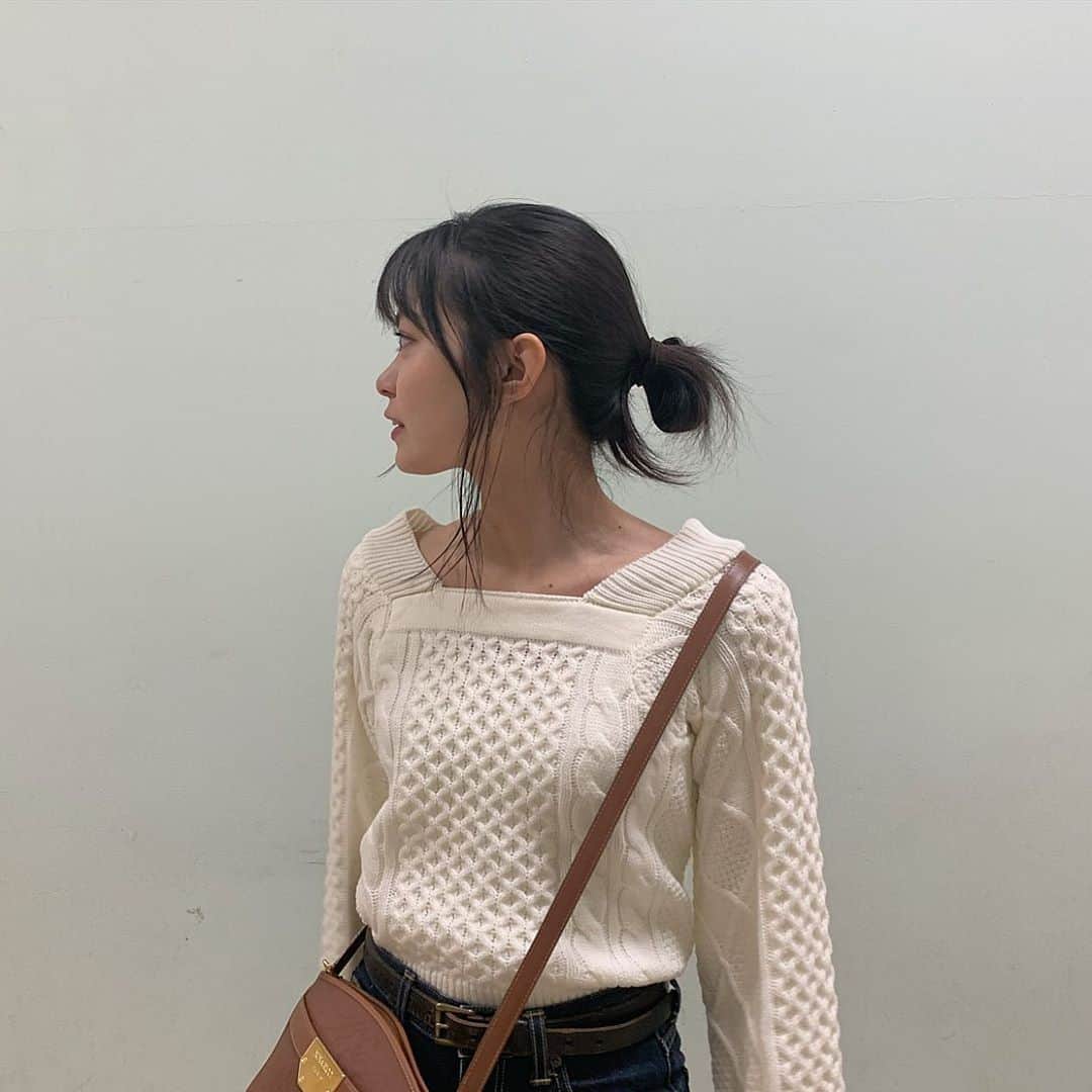 前田亜美のインスタグラム：「. . さーーーむいね。今日は風がとても強い。. . みんなはどうやって年越すの？？？ . #私服　#ami私服」