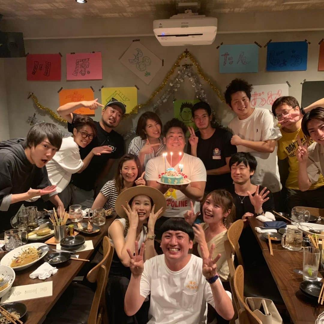 川原豪介さんのインスタグラム写真 - (川原豪介Instagram)「2019年も大変お世話になりました！いろいろあった1年でしたが、応援してくれた方々に感謝です！2020年もいっぱい働いていっぱい飲みます！ぬんっ！ #ブルーリバー」12月31日 18時08分 - blueriver_kawa